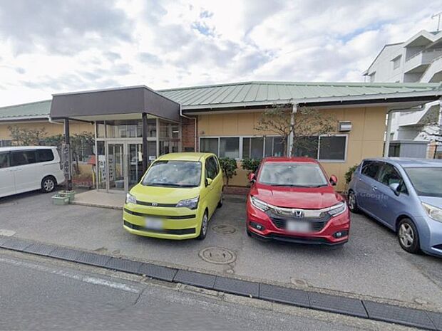 つくし保育園 950mつくし保育園は昭和56年の創立から、令和5年で43年となります。園の理念は、傾聴・慈愛・創造。保育目標は、統合保育・大自然の保育・心あたたまる保育のもとに保育を行っています。