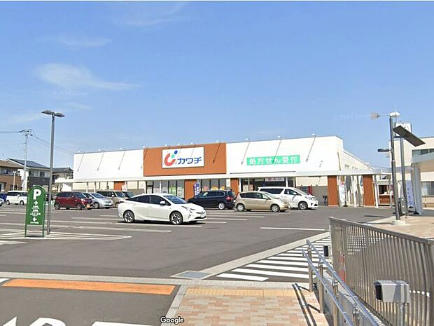 カワチ薬品石橋店 1180m日用品から食品まで品揃え豊富です。日替わり特売もあり、地元民には欠かせないスーパーです♪