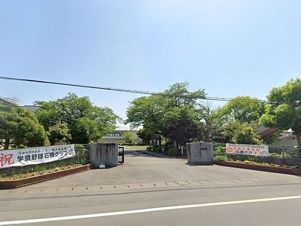 下野市立石橋小学校 800m本校の教育目標 「ふるさとを愛し 未来を拓く 石小っ子」― 児童が主役 ほめて伸ばす ただしダメなものはダメ ―