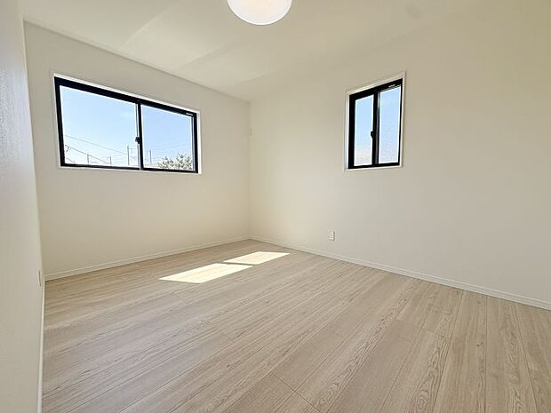 【洋室6.5帖】 こちらのお部屋もWIC付きでお部屋スッキリ過ごせます♪