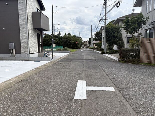 前面道路北西6m