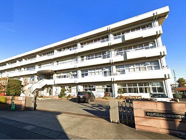 小山市立小山城南中学校 700m【学校教育目標】 自ら学び、創造力のある生徒敬  互いに信頼し、高め合う生徒健 康 心身共に健康で、たくましい生徒郷土愛 郷土を愛し、郷土に貢献する生徒