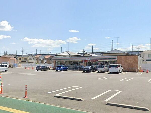 セブンイレブン小山羽川北店 650m近くにあると何かと便利なコンビニエンス！もう一品足りない時にも、コピーやチケット買いにも便利ですね♪