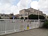 周辺：伊勢崎市立南小学校 897m学校には、ヒマラヤ杉、プラタナスやサクラの木々があり豊な緑に彩られた環境です!!春には満開の桜を楽しめます♪