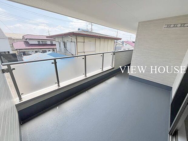 屋根のあるバルコニーは急な雨でも安心です♪