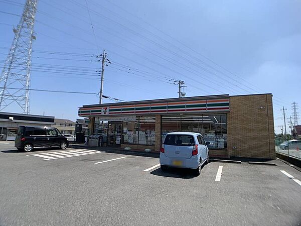 セブンイレブン伊勢崎新栄町店 318m営業時間≪24時間営業≫　ちょっとしたお買い物に便利♪