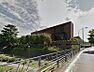 周辺：伊勢崎市図書館 1248m営業時間≪平日9：00〜19：00／土日9：00〜17：00≫