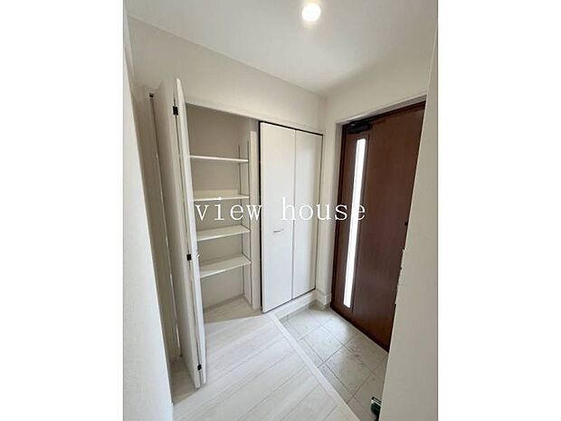 ・可動棚収納付きなので、靴もたくさん収納できます♪