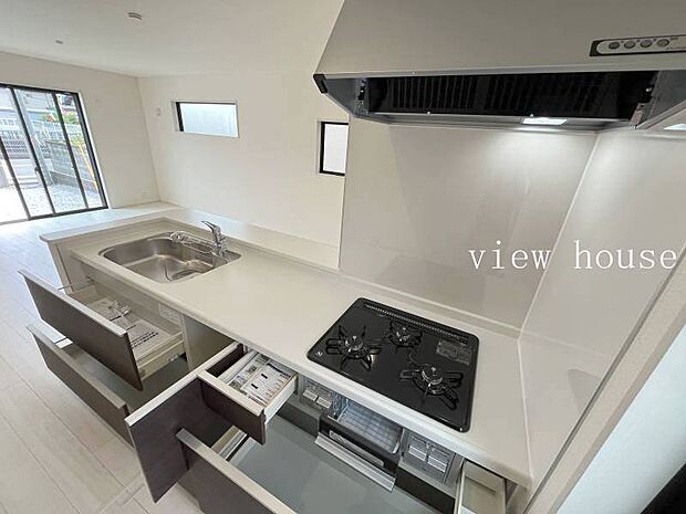 ・一度に中が見渡せ収納物が把握しやすい引き出し収納になります♪