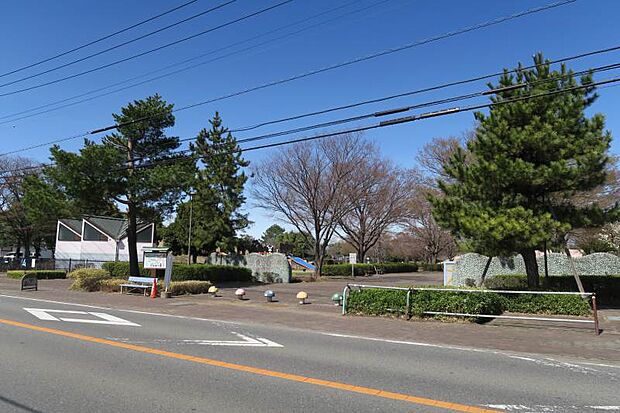 子供のもり公園伊勢崎 2531m広々とした公園なので走り回っても安心♪毎日の散歩でもちょっと一休みできる憩いスポット♪