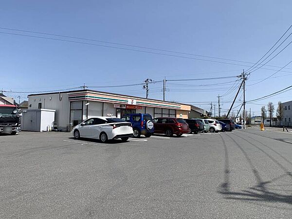 セブンイレブン伊勢崎富塚町店 620m営業時間≪24時間営業≫　ちょっとしたお買い物に便利♪