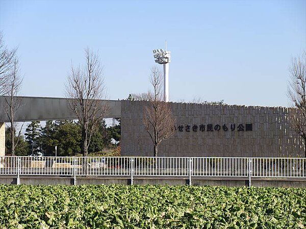 伊勢崎市いせさき市民のもり公園 2343m広々とした公園なので草花を観察したり、遊具で思いっきり遊んだりできます♪春には桜が咲きお花見にピッタリです♪
