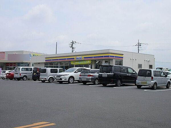 ミニストップ伊勢崎市場町店 744m