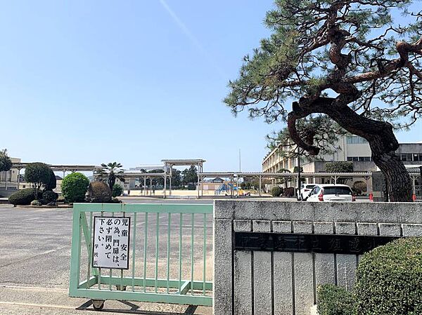 伊勢崎市立殖蓮小学校 3034m