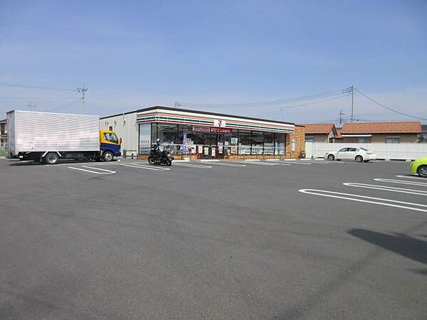 セブンイレブン群馬赤堀南店 598m