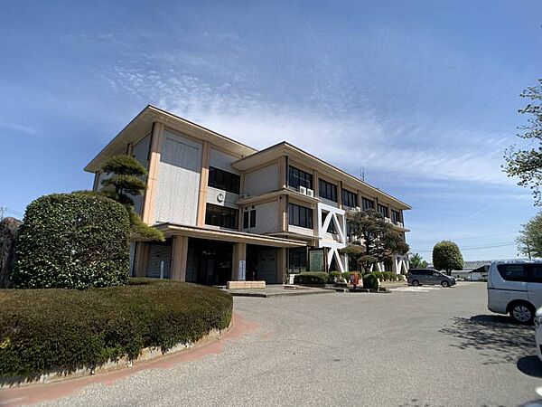 伊勢崎市あずま支所 715m