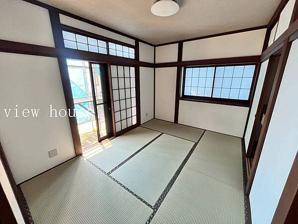 ・寝転がったり直接座ったりするのに心地良い和室になります♪
