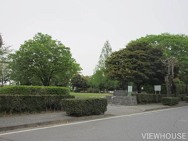 駅北公園 1050m広々とした公園なので走り回っても安心♪毎日の散歩でもちょっと一休みできる憩いスポット♪