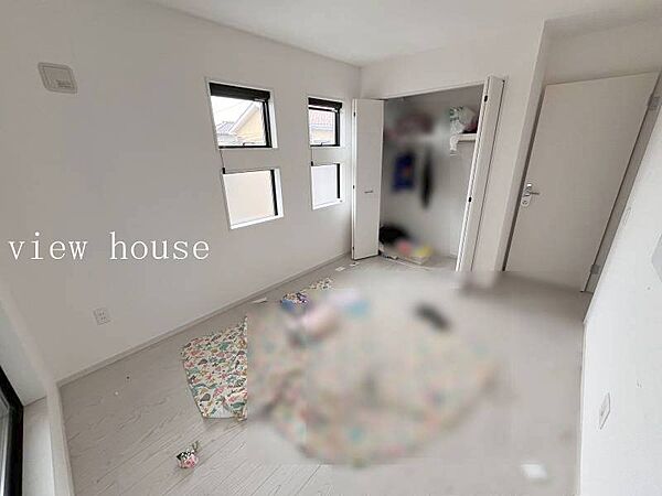 ・窓の配置がおしゃれで可愛いお部屋になります♪