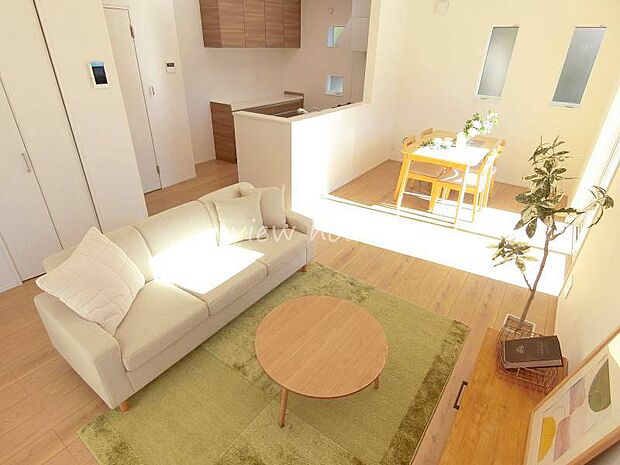 【No2】優しい雰囲気のナチュラルな床材でどんな家具にもマッチします♪