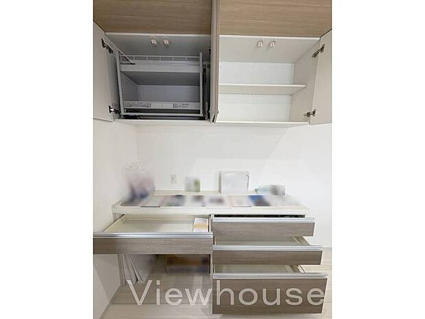 【6号棟】豊富な収納スペース(^^♪深手のお鍋などもスッキリ♪