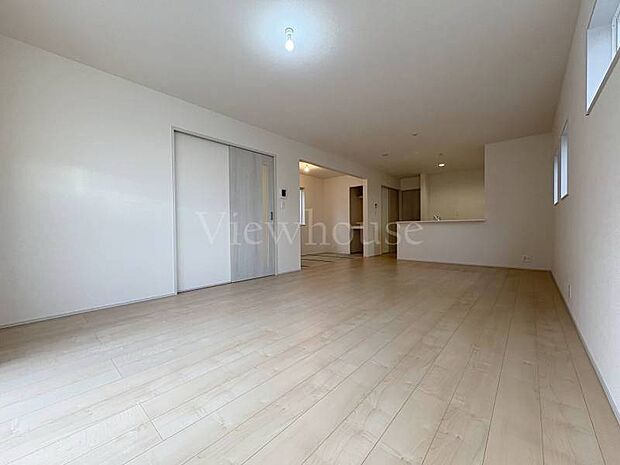 【2号棟】19帖の広々空間は、大人数での集まりにも対応できます♪♪