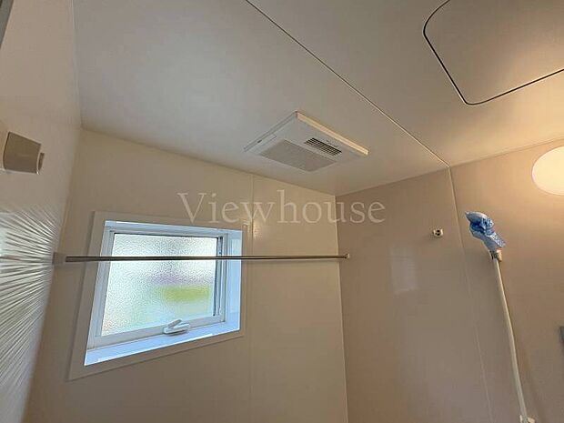 【2号棟】浴室乾燥機はカビ防止に期待できます。お掃除の手間が省けますね♪