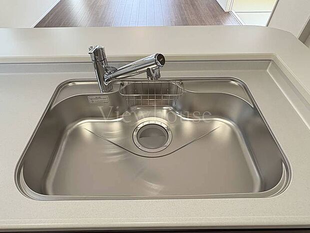 【1号棟】大き目シンクなので洗い物が溜まっても大丈夫!一気に済ませちゃいましょう!