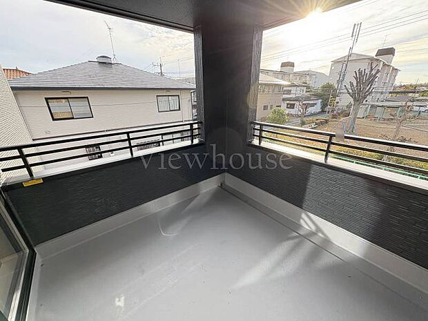 【1号棟】日差しや視線、急な雨も気にしない。快適で安心を叶える、インナーバルコニー。