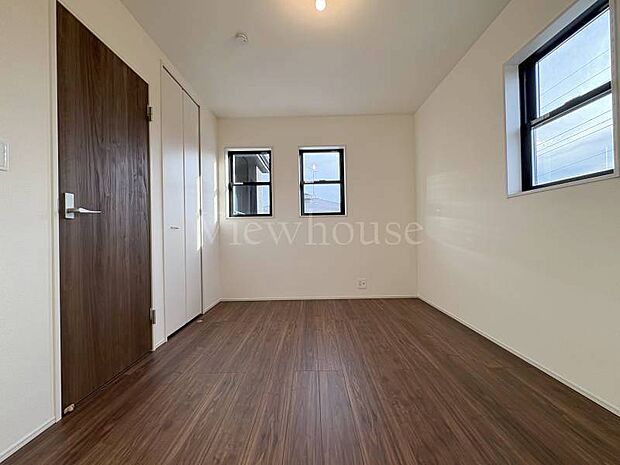 【1号棟】日当たりの良い南西の角部屋☆明るい空間でのびのび過ごせます♪