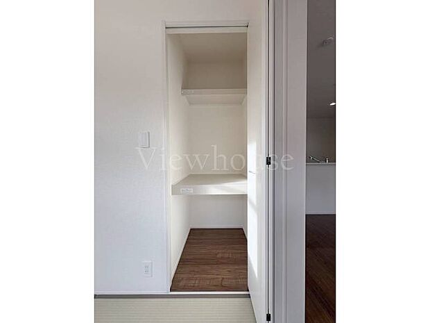 【1号棟】季節物の布団や毛布を収納することができるほか、おもちゃなどもすっきり収納可能です♪