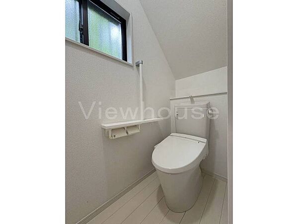 トイレは各階完備。夜、トイレに起きても、2階の寝室から1階のトイレに降りる必要はありません。