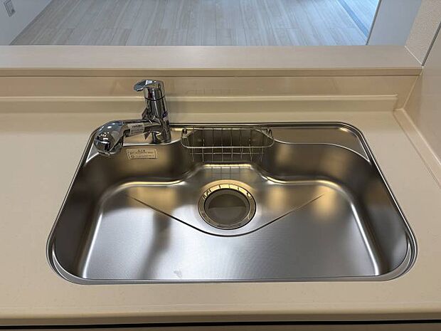 【A号棟】広いシンクは、大きな調理器具や食器が洗いやすくて便利◎家事効率の向上UPです