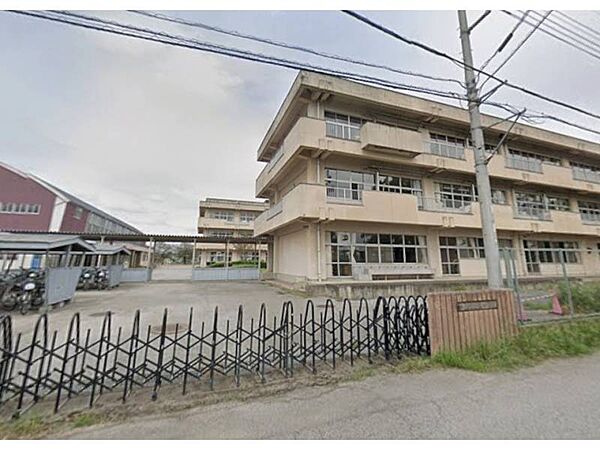 小山市立桑中学校 2083m