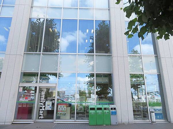 ファミリーマート宇都宮駅東口店 153m