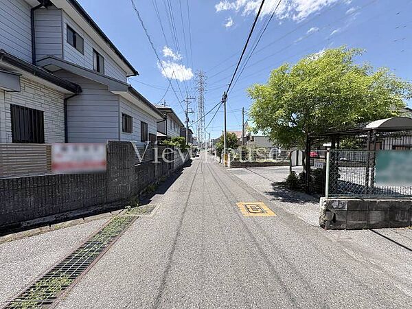 東側道路：約6.0ｍ公道、北側道路：約4.2ｍ公道