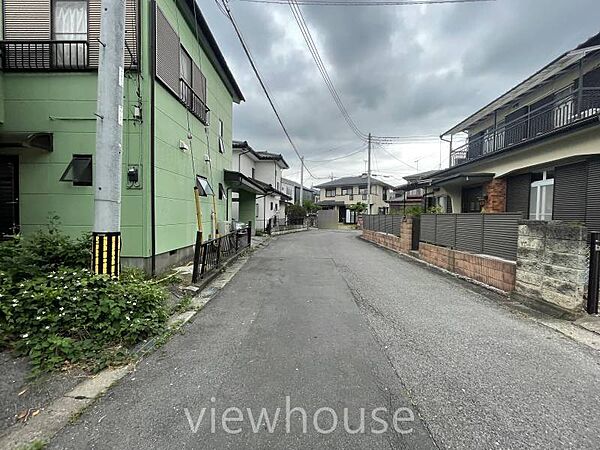 前道広々で駐車がスムーズです