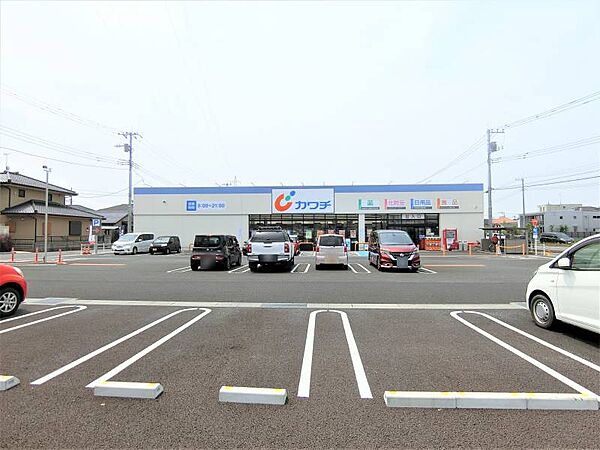カワチ薬品平松本町店 718m