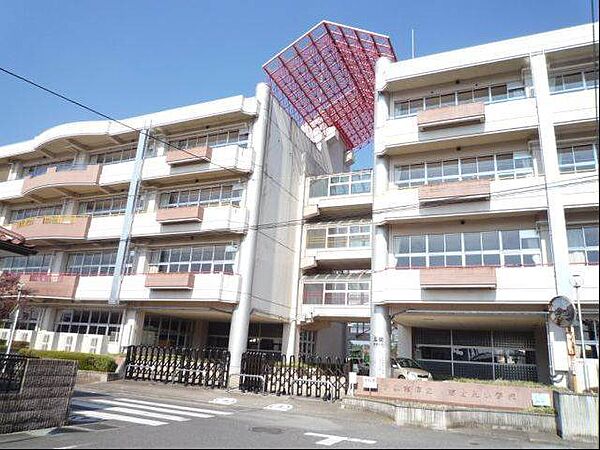 宇都宮市立富士見小学校 648m