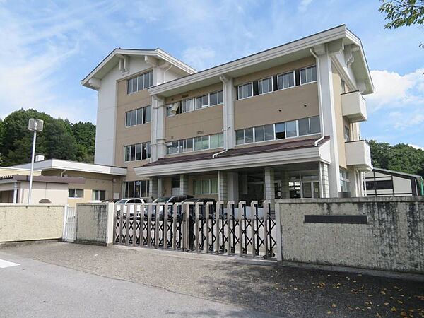 宇都宮市立城山中央小学校 556m