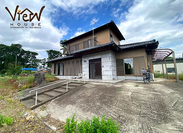【現地外観写真】 広大な敷地にどっしりと構える和風邸宅！部屋数多めの６DK♪