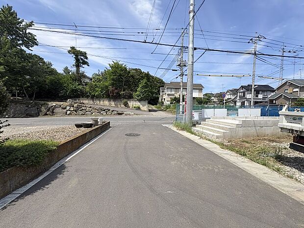 前面道路西側４ｍ♪