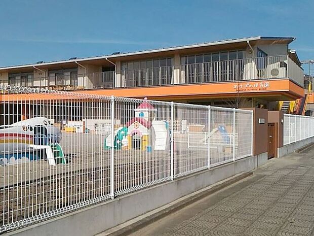あけぼの保育園 2400m平成２８年に新設。設置主体　社会福祉法人　栗の実。　０歳（生後２か月）から就学前の幼児。９０名。