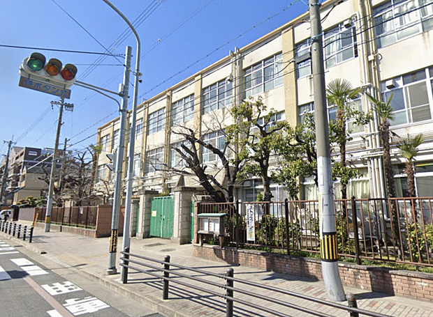 京都市立第四錦林小学校まで徒歩約13分。