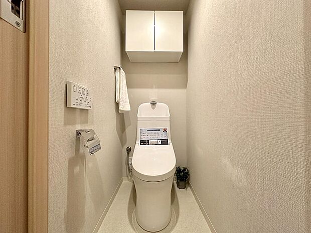 トイレも新調済です。温水洗浄便座が付属します。