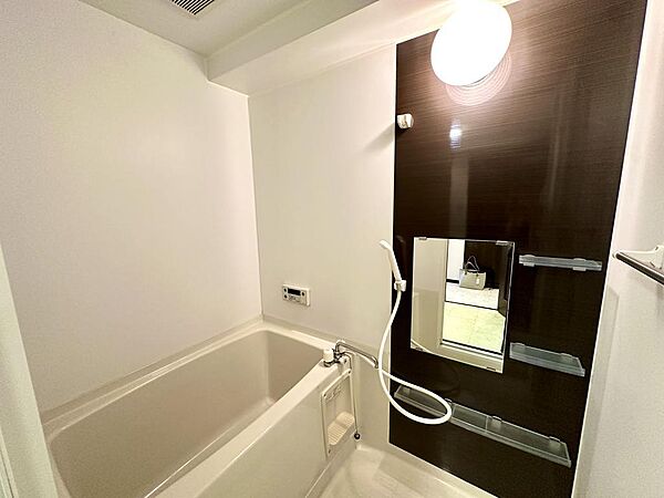 浴室です。オートバスを完備しています。