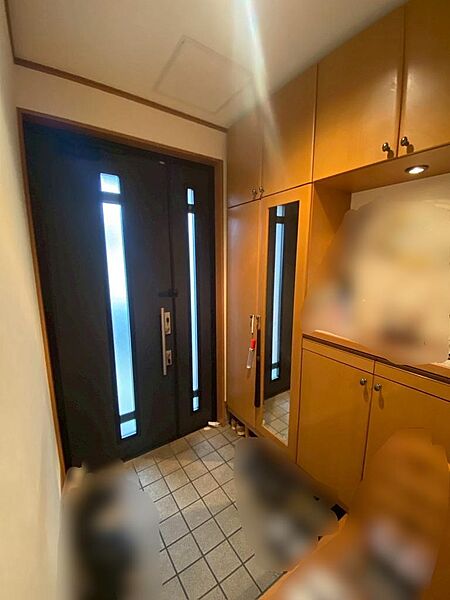 玄関には大容量のシューズボックスを完備しています。