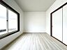 寝室：約6帖の洋室です。窓も大きく明るい室内です。