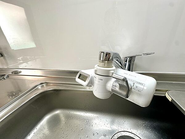 浄水器付きシャワー水栓を完備しています。