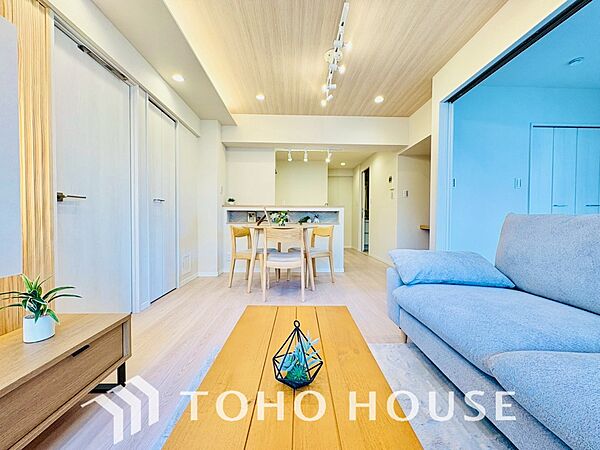◆瀟洒な空間◆落ち着きのある彩が見事に調和させた瀟洒な空間を演出。ここに集まる家族の会話と笑顔が絶え間なく続く幸せな空間。